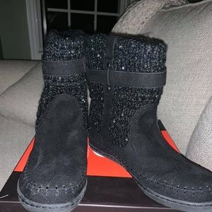 Guess new in box ankle boots